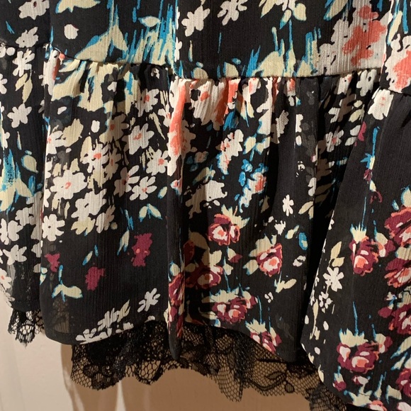 Guess floral short dress with lace detail, Size 3 - Picture 3 of 4